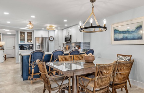 Beachview Country Club Estates Condominio | Discover unparalleled luxury in this newly designed Gulf-front condo on Sanibel Island.