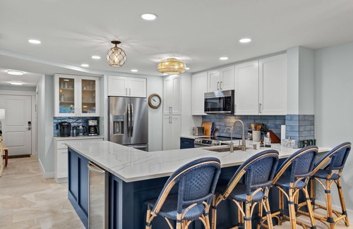Beachview Country Club Estates Condominio | Discover unparalleled luxury in this newly designed Gulf-front condo on Sanibel Island.