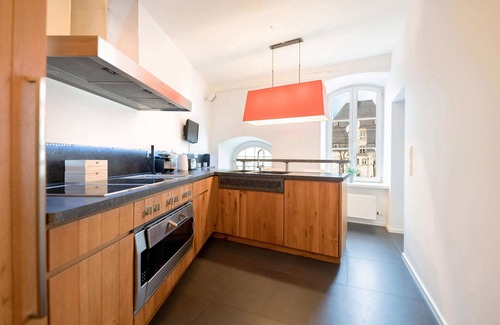 Ville Haute Apartamento | Discover Ville Haute - City Center Gem ID66