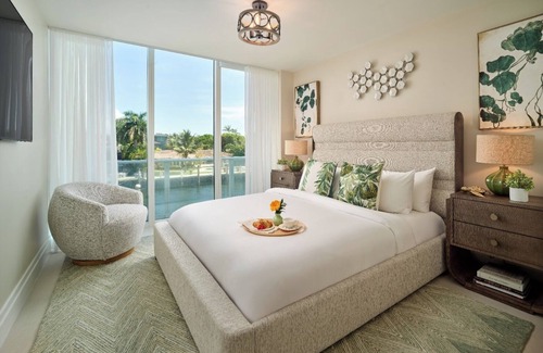 17th Street Causeway Hotel | Discover Waterfront Elegance – Spacious Balcony + Marina Views Await Your Stay