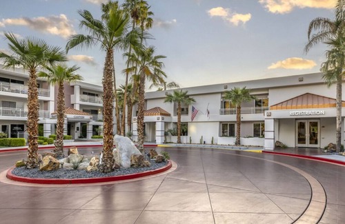 Canyon Corridor Complejo | Discover Your Palm Springs Paradise! 3 Suites w/ Balcony and Living Area