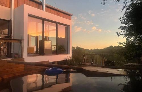 Villa Serrana Casa | Diseño confort, tina a pasos de la cañada