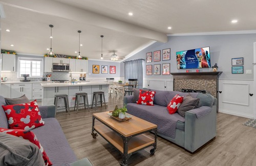 Anaheim Resort Casa | Disney Escape: Heated Pool, Arcade, Karaoke, and More!