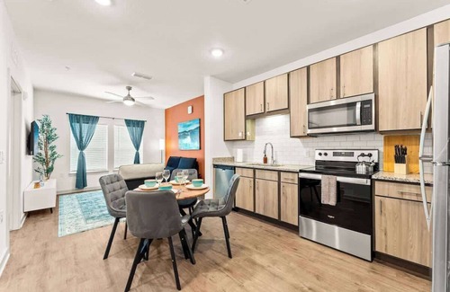 Bay Lake Apartamento | Disney Getaway King Bed Pet Friendly Amenities