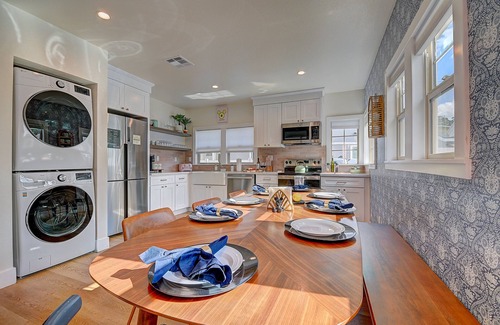 Henninger Park Casa | Disneyland 12m! Themed Decor, Pool, Fire Pit, BBQ, Game Room & EV Charger