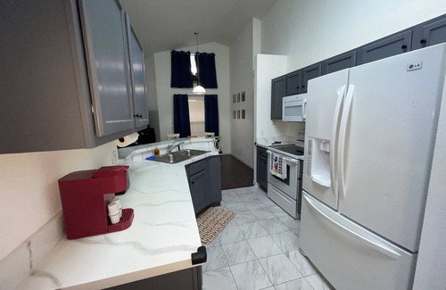 Bellavida Casa | Disney Themed Single Family Home, Private Pool, 15 Mins From Disney & Sleeps 10