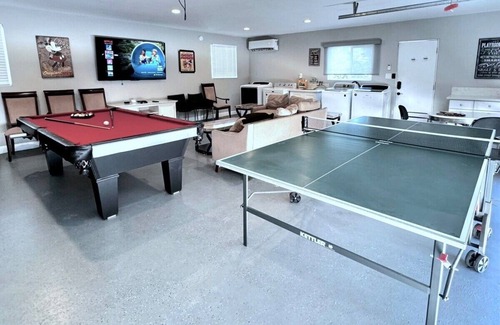 Sherwood Forest and Thistle Development Casa | Disneyland 8 Bdrm 4 Bth Pool/HotTub, Large Parking