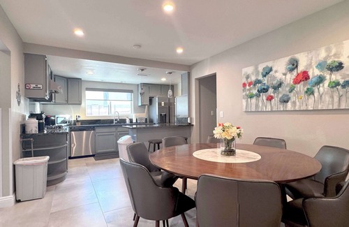 Sherwood Forest and Thistle Development Casa | Disneyland 8 Bdrm 4 Bth Pool/HotTub, Large Parking