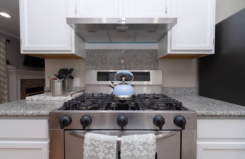 Buena Park Casa | Disneyland 9 min pool house long term