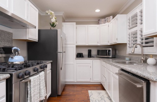 Buena Park Casa | Disneyland 9 min pool house long term