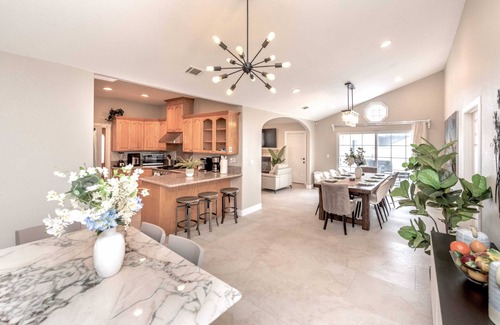 Sherwood Forest and Thistle Development Casa | Disneyland/Knott's, 6BR, 4BA, 3000 sqft, No Tax