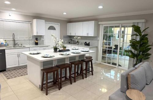Southwest Anaheim Casa | Disneyland Lux Villa 6BR 4BA Mini Golf Arcade Game