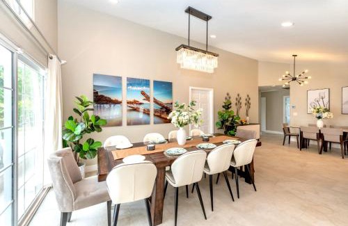 Sherwood Forest and Thistle Development Casa | Disneyland Vineyard Villa 6Bed 4Bath Game