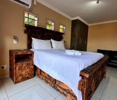 Moses Kotane Casa | Dithabeng View Guest House