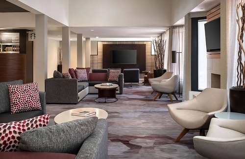 Camelback East Hotel | Dive Into Your Dream Vacation! w/ Outdoor Pool, Pet-Friendly, Near Zen Garden