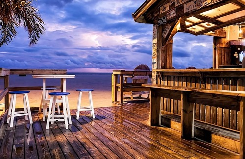 St. Pete Beach Complejo | Dive Into Your Dream Vacation! Outdoor Pool, Near Tropicana Field!