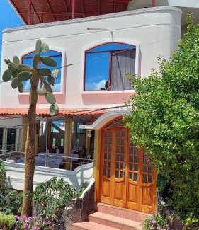 Bahia de la Academia Cama Y Desayuno | Diver's Den Casa en renta en Puerto Ayora , Islas Galapagos