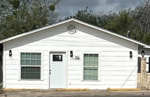Amistad National Recreational Area Apartamento | Divine Casita