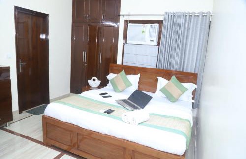 Sarita Vihar Apartamento | Divine India Service Apartment 3Bhk,B57 Sarita Vihar,Apollo