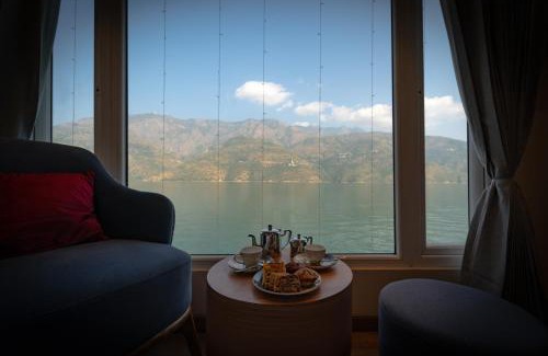 Chamiyala Alquiler De Eote | Divine Lake Cruise