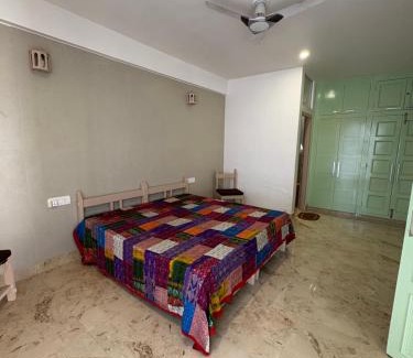 Vrindavan Apartamento | Divine Sanctuary at Radha Raman