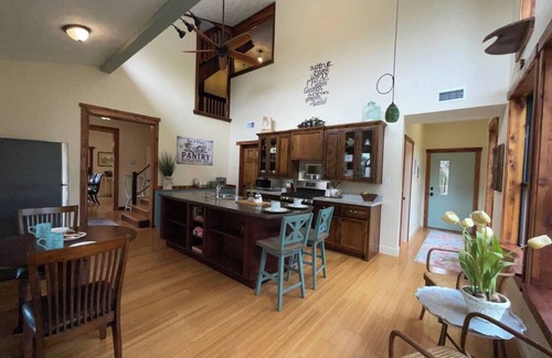 Driftwood Cama Y Desayuno | Divinely Designed Retreat/Get Away Home in a Peaceful Setting/5 Beautiful Acres