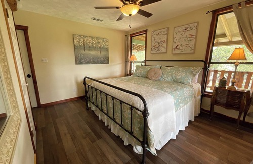 Driftwood Cama Y Desayuno | Divinely Designed Retreat/Get Away Home in a Peaceful Setting/5 Beautiful Acres