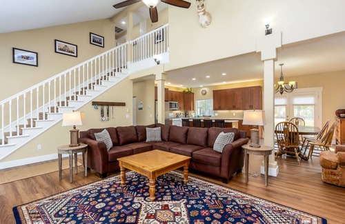 Deer Park Casa | DIXI02 - Great Home, AC, Dog Friendly, Hot Tub