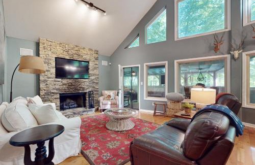Cullowhee Casa | Dizzy Den