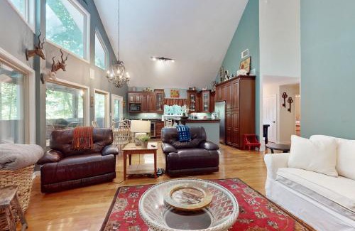 Cullowhee Casa | Dizzy Den