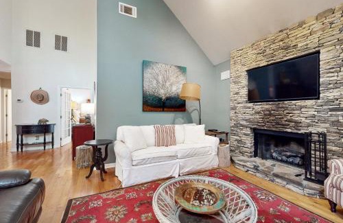 Cullowhee Casa | Dizzy Den
