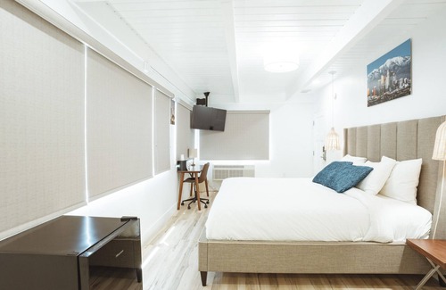 Belmont Shore Hotel | DK - Deluxe Room, 1 King Bed, Non Smoking