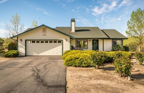 Paso Robles Casa | ¿Los dinosaurios beben vino? ¡Ven a Sundance Cottage y descúbrelo!