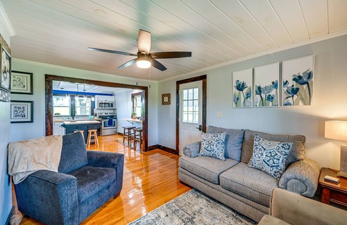 Elkin Casa | Dobson Farmhouse w/ Scenic Porch - Near Vineyards!