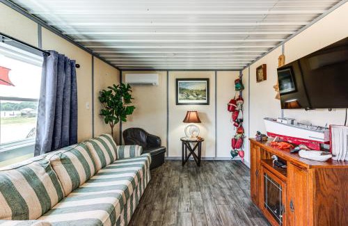Avenue Casa | Dock Access Waterfront Cottage in Avenue!
