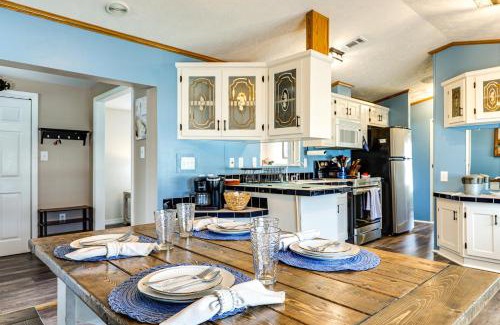 Elberta Casa | Dock and Boat Ramp Access Home Near Wolf Bay!