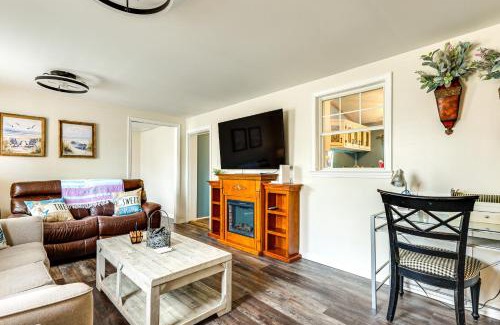 Elberta Casa | Dock and Boat Ramp Access Home Near Wolf Bay!