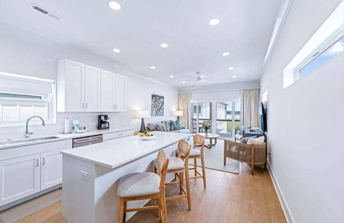 Georgetown Casa | Dock and Dwell at the Winyah Bay Club, Pool, Outdoor Lounge/Grill and Boat Slip included!