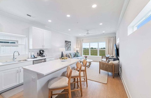 Georgetown Casa | Dock and Dwell at the Winyah Bay Club, Pool, Outdoor Lounge/Grill and Boat Slip included!