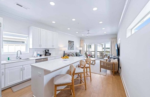 Georgetown Casa | Dock and Dwell at the Winyah Bay Club, Pool, Outdoor Lounge/Grill and Boat Slip included!