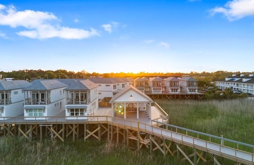 Georgetown Casa | Dock and Dwell at the Winyah Bay Club, Pool, Outdoor Lounge/Grill and Boat Slip included!