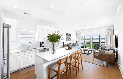 Georgetown Casa | Dock and Dwell at the Winyah Bay Club, Pool, Outdoor Lounge/Grill and Boat Slip included!