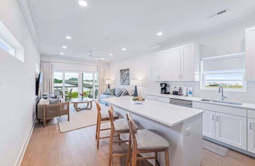 Georgetown Casa | Dock and Dwell at the Winyah Bay Club, Pool, Outdoor Lounge/Grill and Boat Slip included!