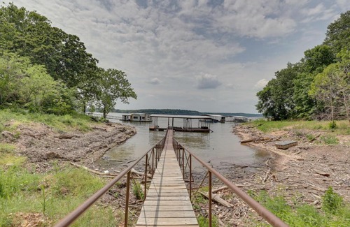 Grove Casa | Dock and Pool Access Lakefront Grove Home!