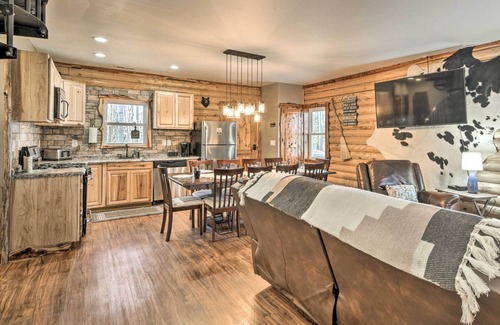 Pittsville Cabaña | Dock + Boat Slip: Stylish Cabin on Leesville Lake