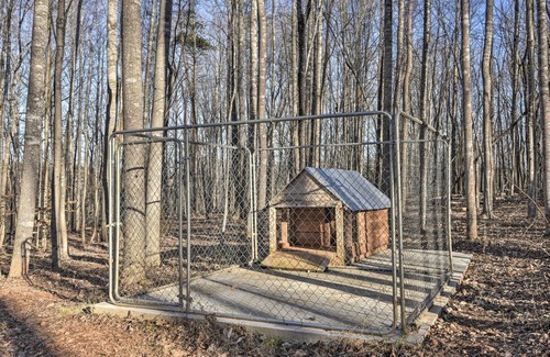 Pittsville Cabaña | Dock + Boat Slip: Stylish Cabin on Leesville Lake