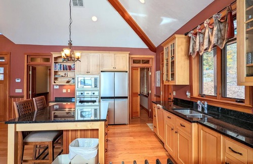 Meredith Casa | Dock Holiday on Lake Winnipesaukee!