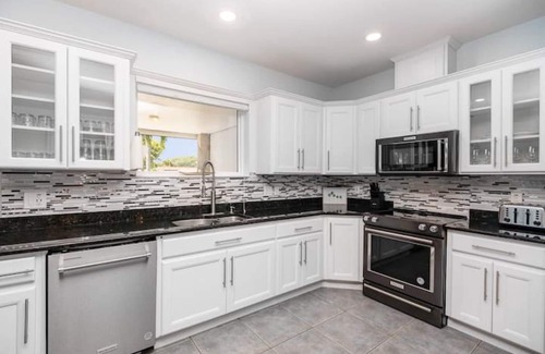 Cocoa Beach Casa | Dock, Kayaks, Pool, JACUZZI, ping pong, billiards, all beach gear, and more!