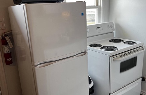 Wasaga Beach Cabaña | Dock Life Beach 1 - Cottage 3, Riverside 2 bedroom, 3 min walk to Beach 1