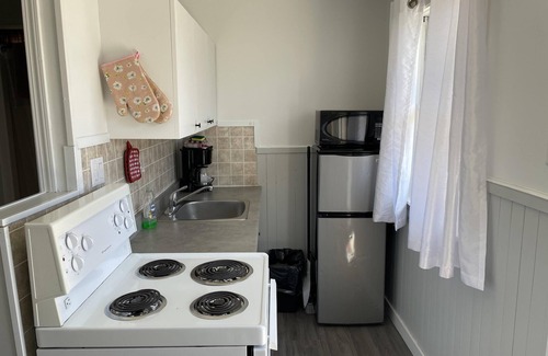 Wasaga Beach Cabaña | Dock Life Beach 1 - Cottage 6, Riverside Property, 2 Bdrm, 3 min walk to Beach 1